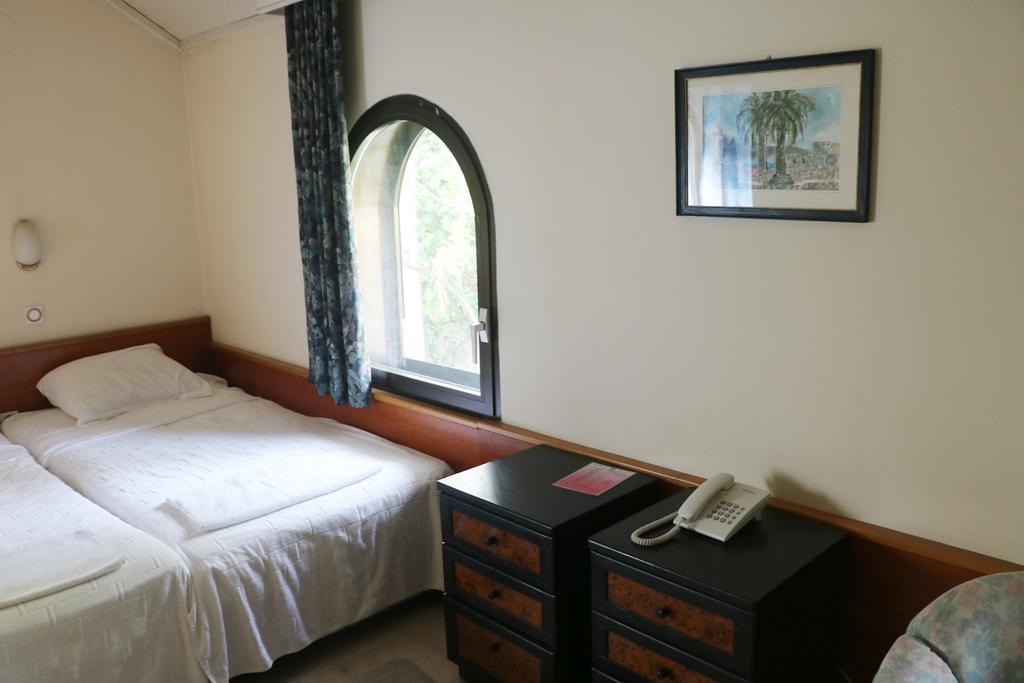 Garni Hotel Vila Aleksandar Herceg Novi Eksteriør billede