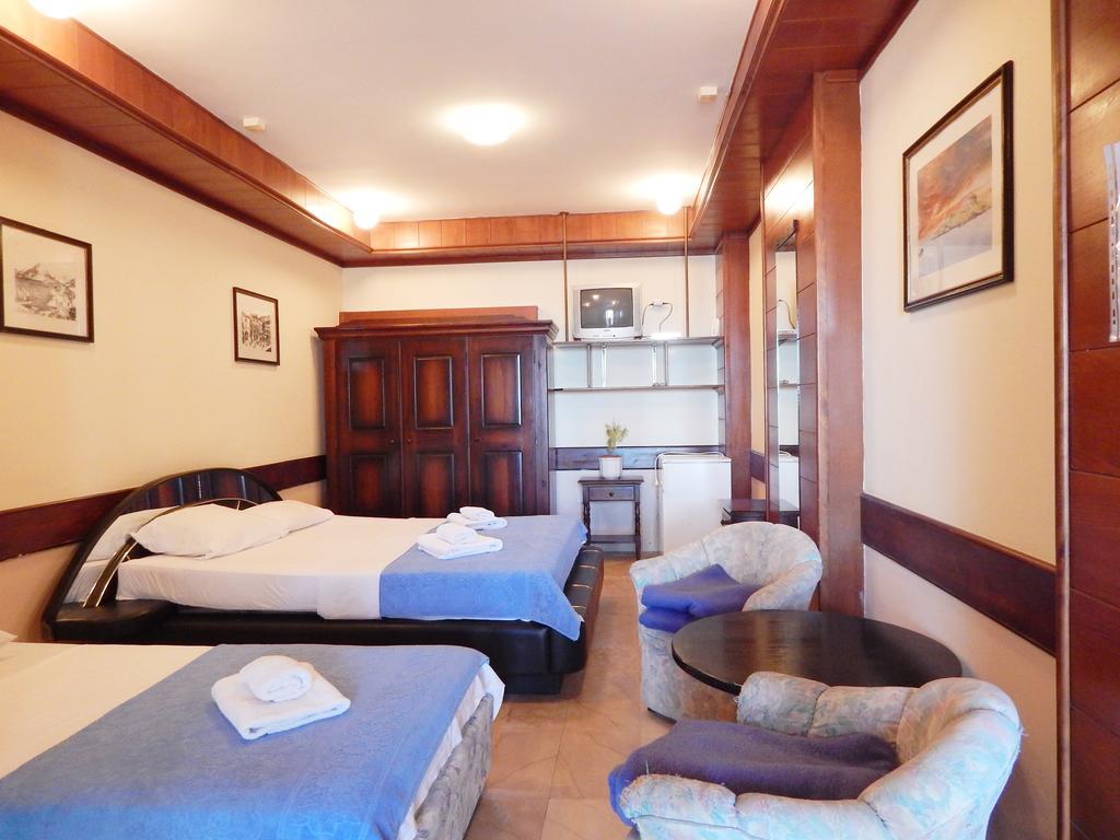Garni Hotel Vila Aleksandar Herceg Novi Eksteriør billede